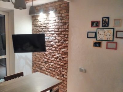 ris._10_televizor_povernut_kukhnya13
